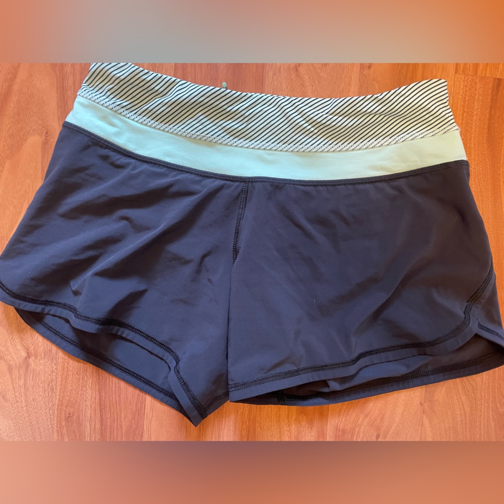 lululemon shorts size 4 in great shape